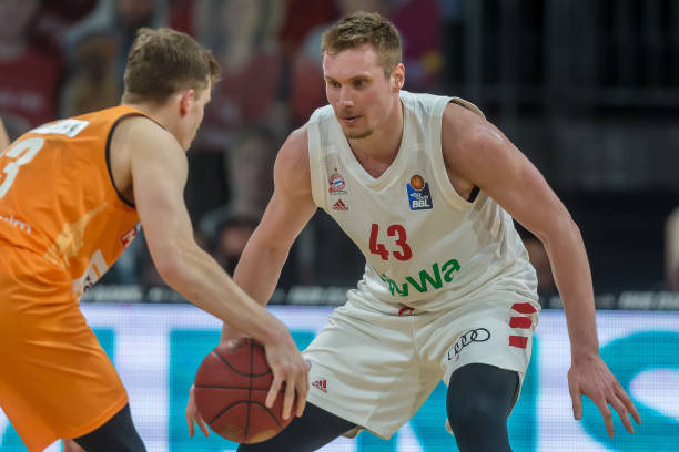 在赛季初 在赛季初